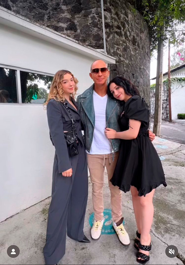 Andrea Legarreta y su familia