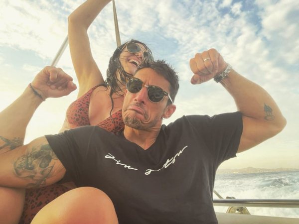 Zuria Vega y Alberto Guerra