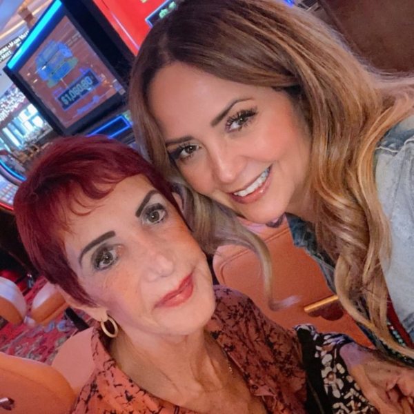 Andrea Legarreta y doña Chabelita