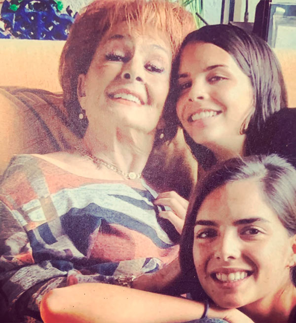 Talina Fernández y sus nietos