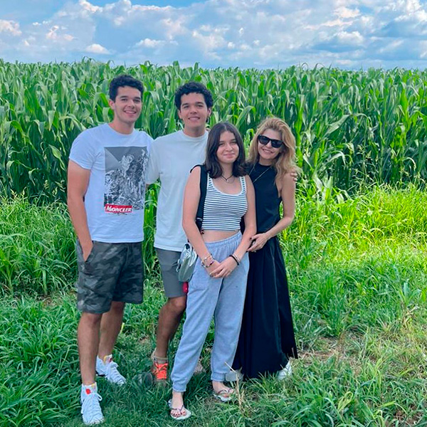 Itatí Cantoral y sus hijos