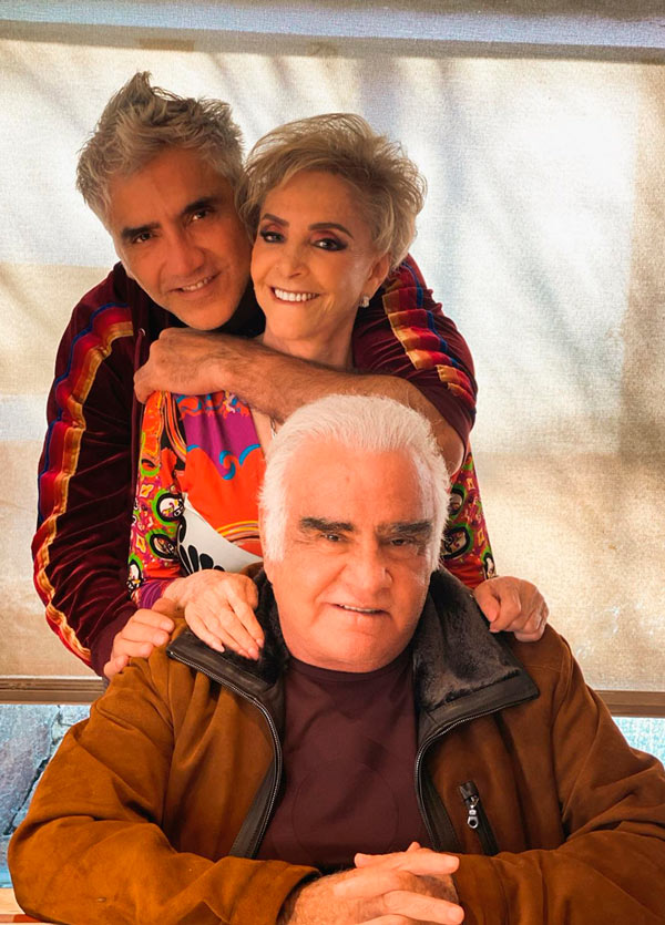 Alejandro Fernández y sus papás