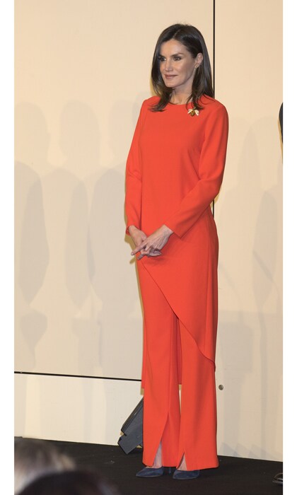 Queen Rania Flawlessly Wears A Bold Pink And Red Outfit