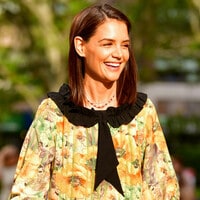 Katie Holmes wins the street style game with a pair of ‘70s denim overalls