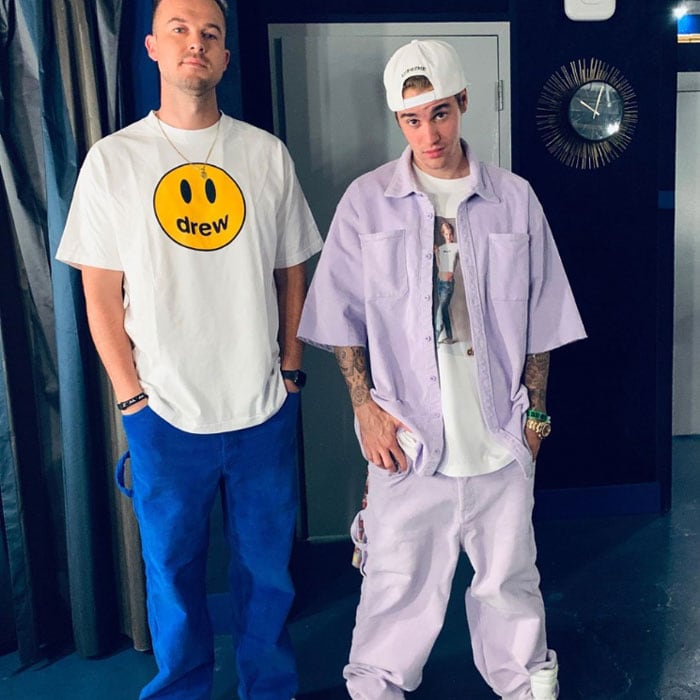 club conversie echtgenoot Justin Bieber promotes Drew clothing line and teases new music