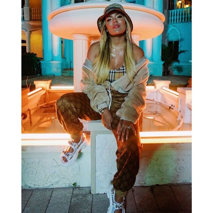 karol g bucket hat