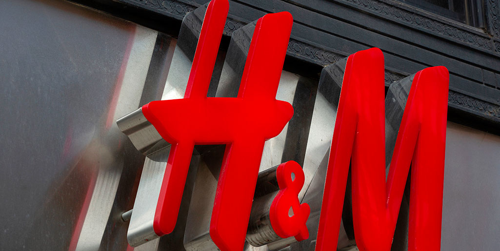 H&M now gives you the option to shop in Spanish