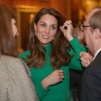 Kate Middleton looks gorgeous in green for night at Buckingham Palace sans Prince William