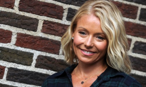 Kelly Ripa dyes signature blonde hair pink: 'I like to have fun'
