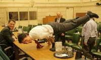 Justin Trudeau shows off impressive core strength and yoga skills