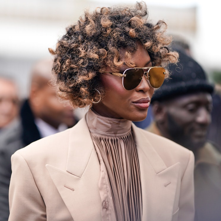 Naomi Campbell curly hair