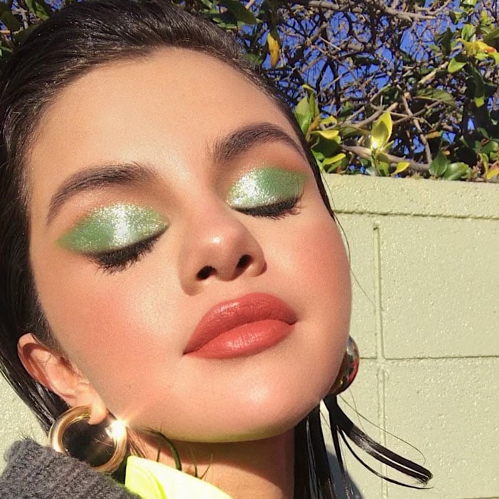 Selena Gomez’s Green Glittery Eyes: Colorful eyeshadow looks