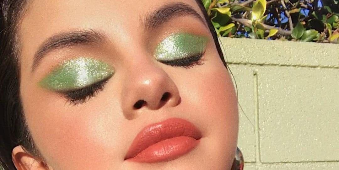 Selena Gomez’s Green Glittery Eyes: Colorful eyeshadow looks