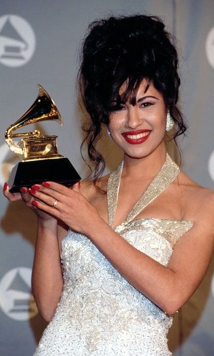 Achieve Selena Quintanilla's classic glam look with these steps