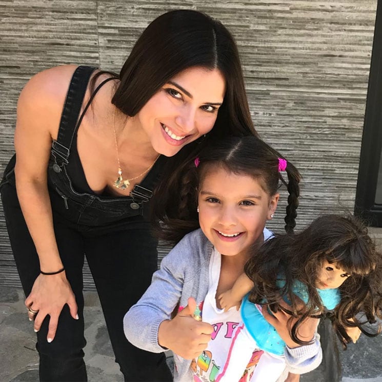 Roselyn Sanchez shares sweet makeup moment with her daughter