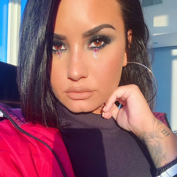 Demi Lovato Shows Off A New Glitter