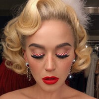 Here's how you can recreate Katy Perry's candy cane eyeliner