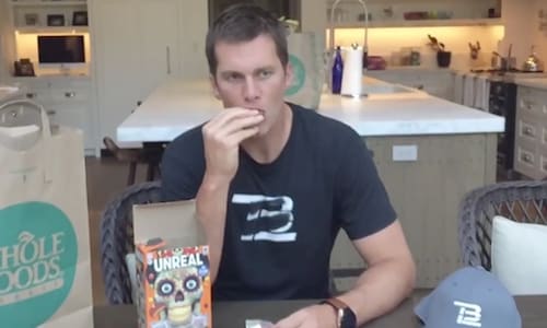 Tom Brady breaks healthy diet for his kids' Halloween candy in hilarious video