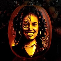 This artist created a Selena Quintanilla pumpkin carving for Halloween