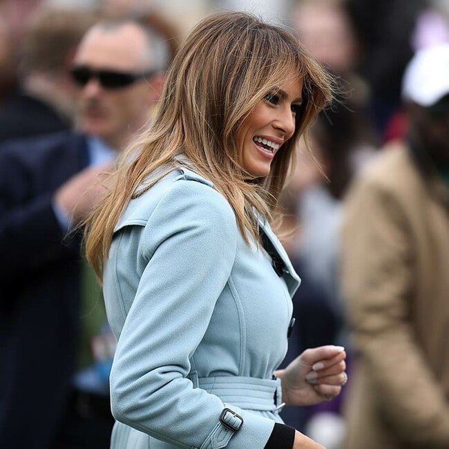 Melania Trump y las curiosas conexiones entre su abrigo azul y Meghan Markle