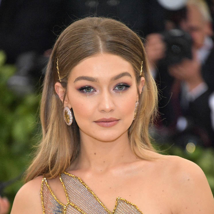 Rescata las horquillas de tu neceser y llévalas como Gigi Hadid