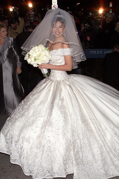 Pelágico burbuja preocupación El diseñador del vestido de novia de Thalía revela los secretos detrás del  inolvidable traje - Foto 1