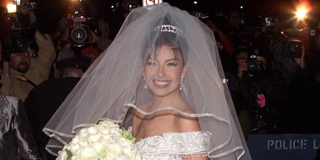 El diseñador del vestido de novia de Thalía revela los secretos detrás del  inolvidable traje
