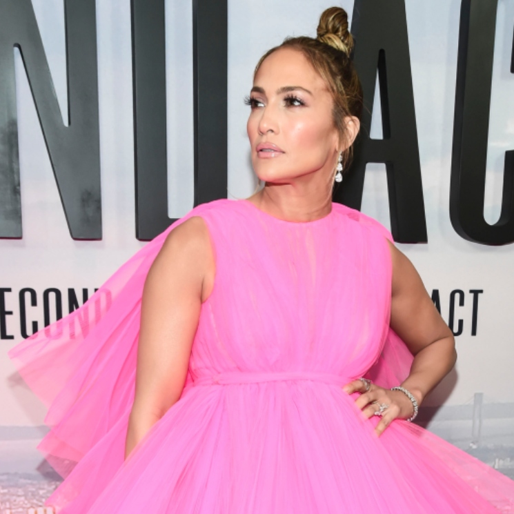 'Pretty in pink'! Jennifer Lopez deslumbró en el estreno de su más reciente película