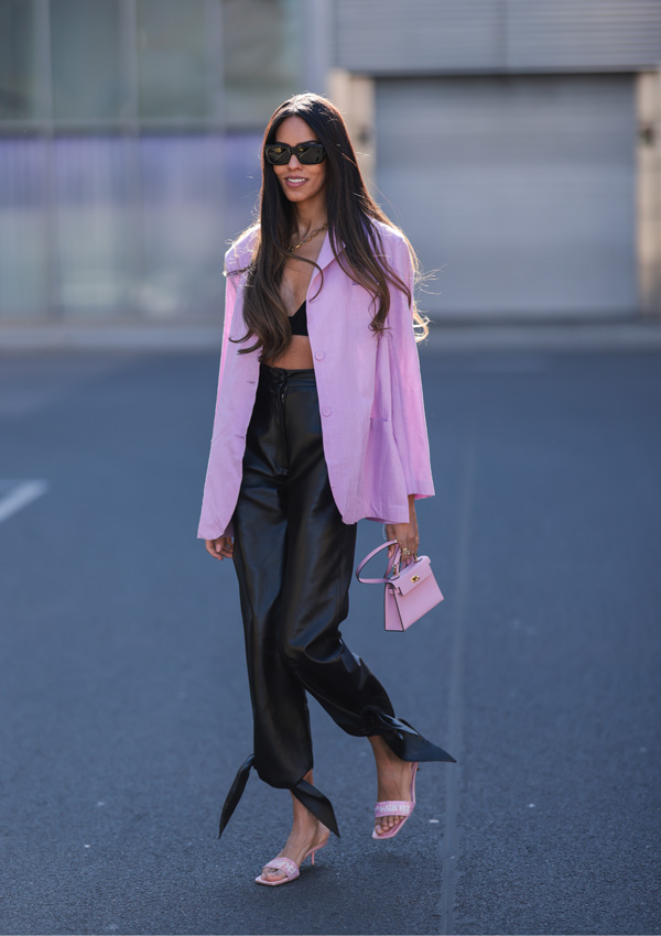 Blazer con pantalones de cuero