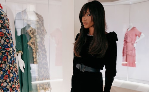 De la Princesa Beatriz a Naomi Campbell, la moda en la exposición de Chanel en Londres