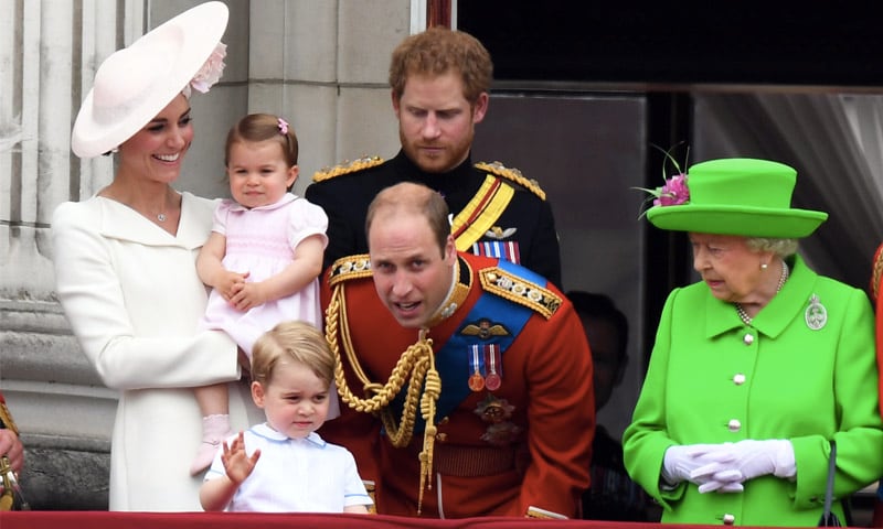 El regaño real de la reina Isabel al príncipe William se hace viral