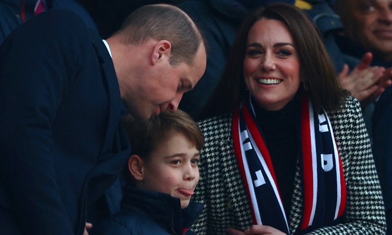 Kate Middleton y William con su hijo George