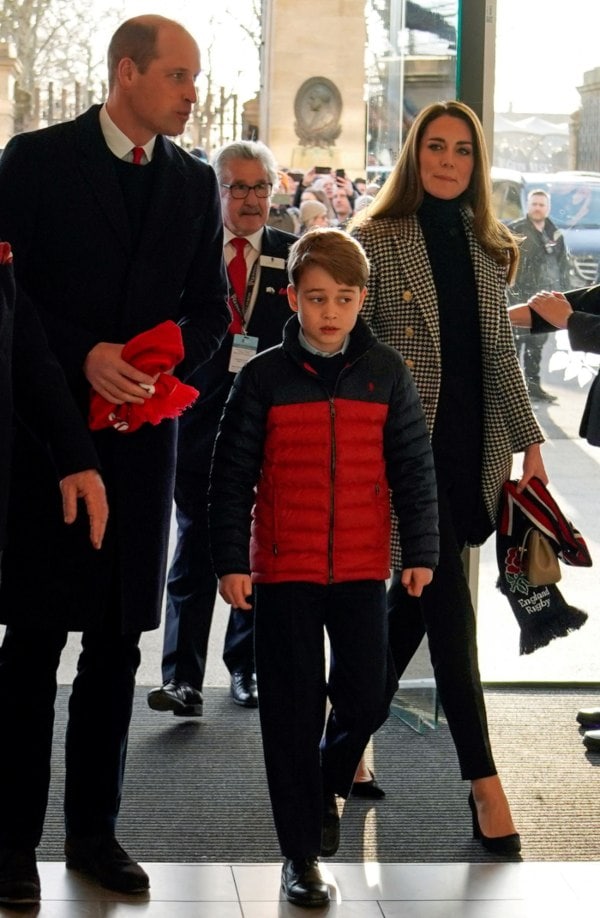 Kate Middleton y William con su hijo George