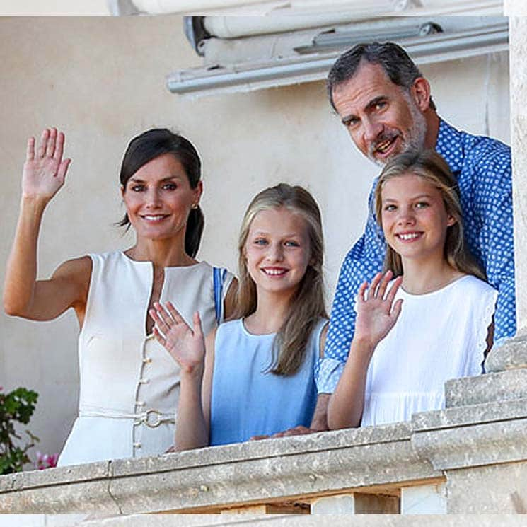 Spanish Royals coordinate in blue and white for their family vacation