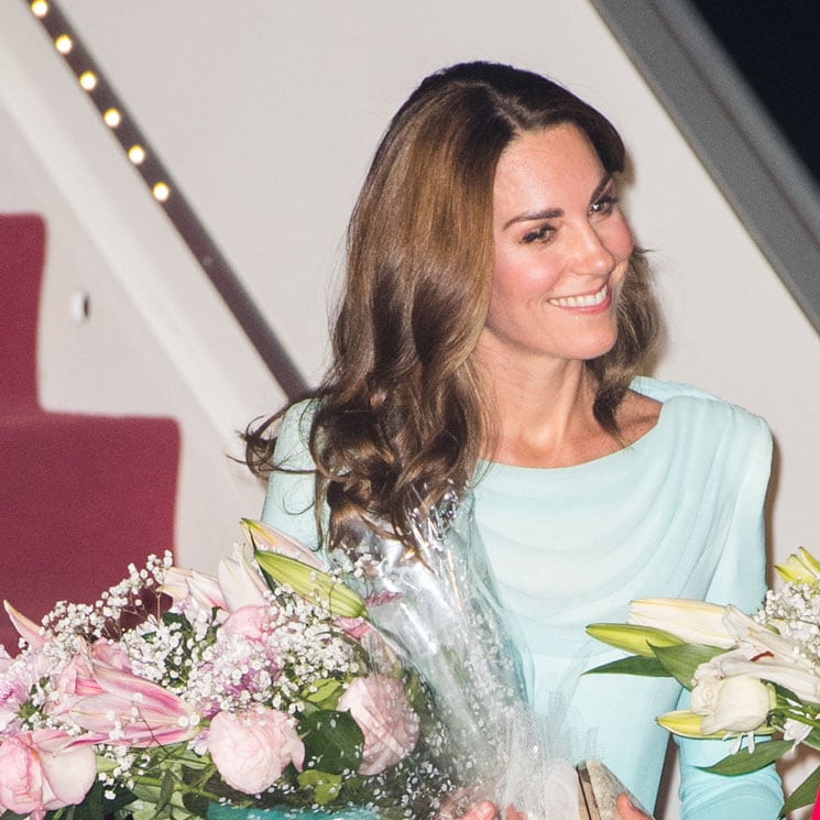 ICYMI: Kate Middleton arrived in Pakistan wearing this beau-teal-ful color