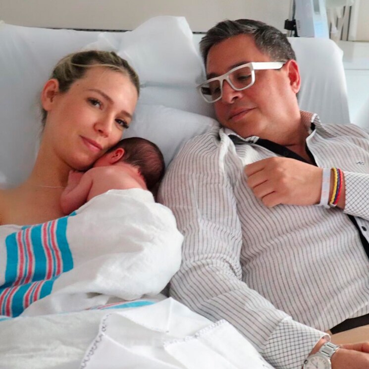 Daniel Sarcos es todo risas y juegos junto a su bebé recién nacido