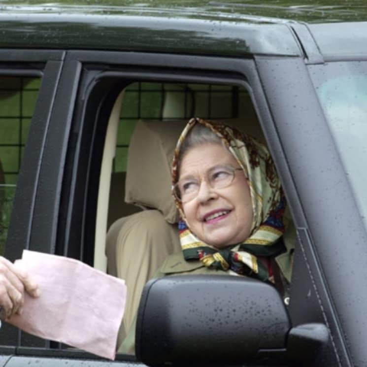 ¿Por qué la reina Isabel II no tiene (ni necesita) licencia de conducir?