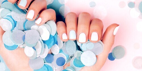 Uñas confeti, la tendencia del verano para decorar tu manos