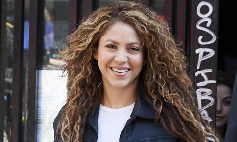 Shakira ditched her curls for straight hair