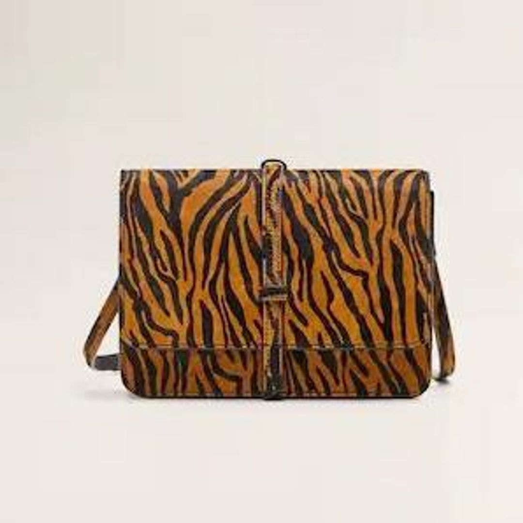 Bolso tiger print de Mango