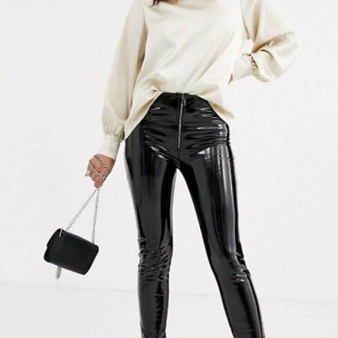 High neck satin top de satén de Pretty Lavish