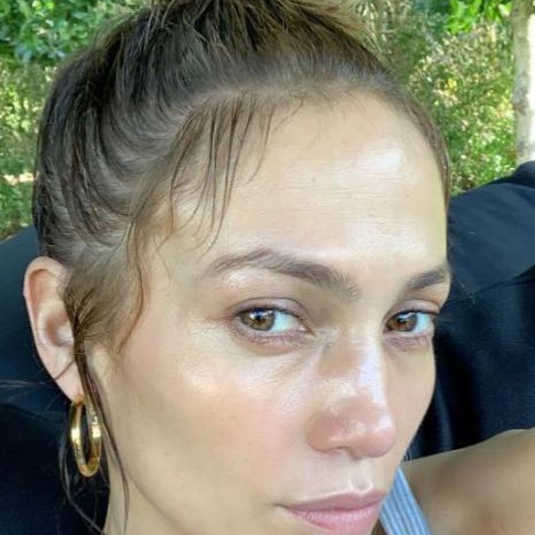 Jennifer López deja descansar su piel del glamour
