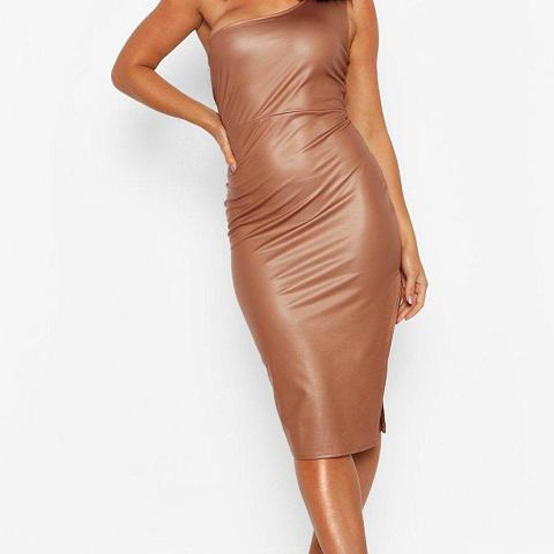 Vestido de cuero de Boohoo