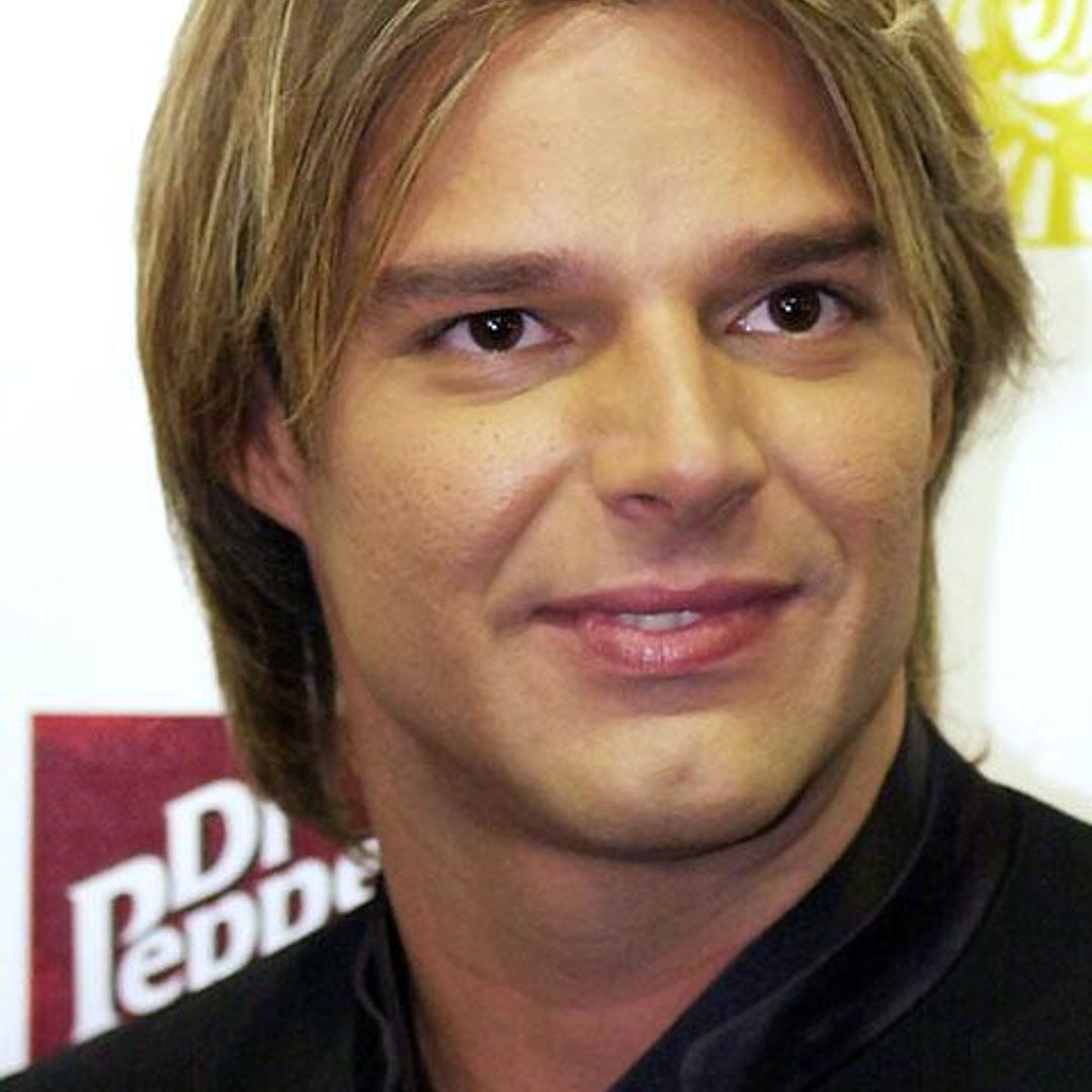 Las puertas de Broadway se abrieron para Ricky Martin en 1996, al interpretar a Marius Pontmercy en la obra de teatro musical Les Miserables, dejando muy satisfechos tanto al público como a la crítica por su excelente actuación.