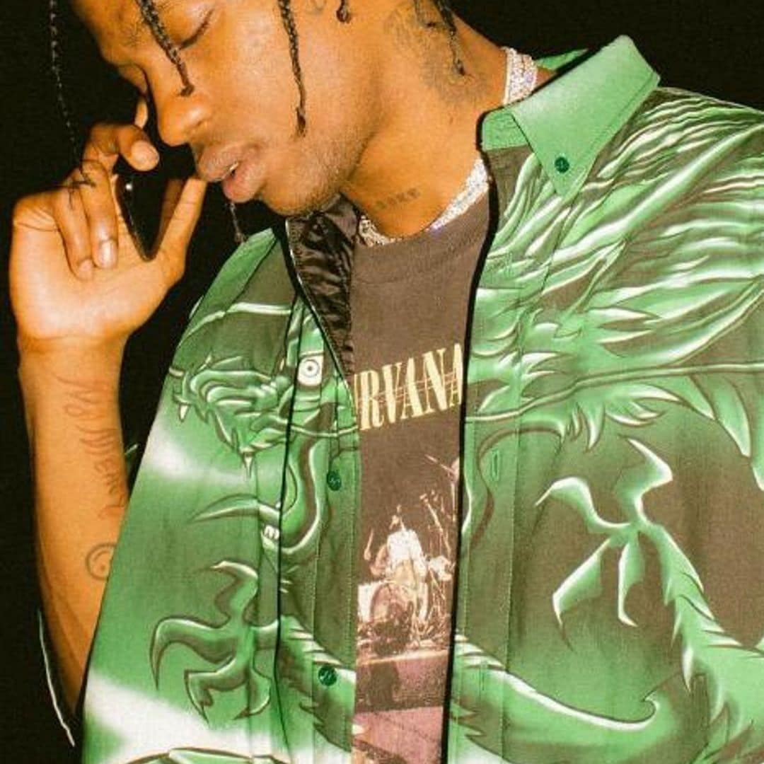 Tatuajes de Travis Scott en el lado izquierdo de cuello y cara