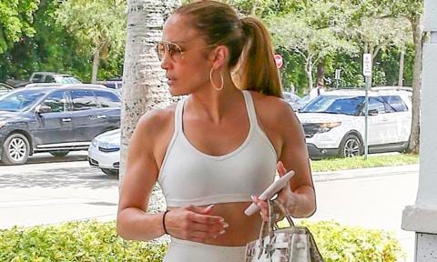 Jennifer Lopez workout her legs