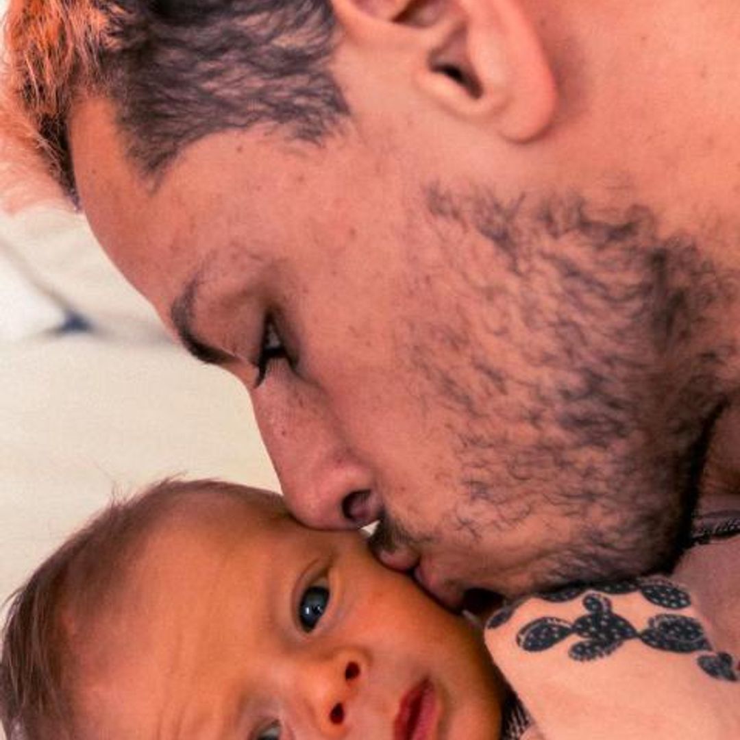 ‘Chicharito’ kisses Noah like you haven’t seen before