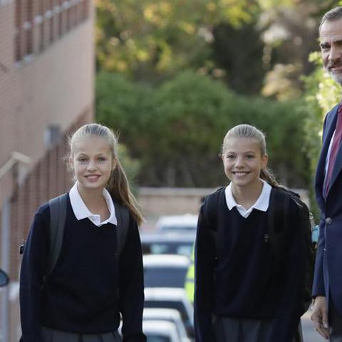 Queen Letizia and King Felipe take daughters to school