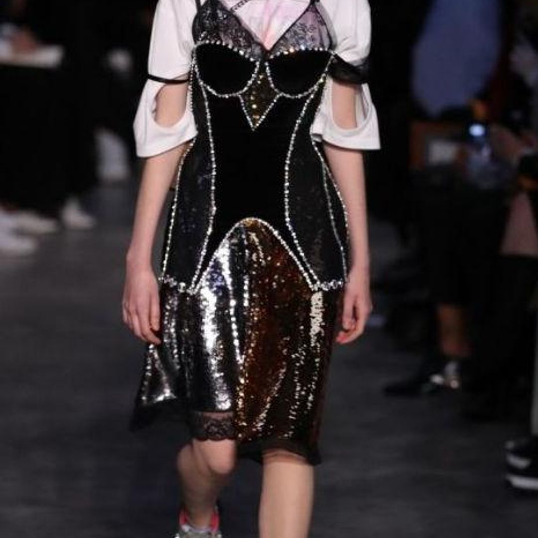 Burberri desfiló estilo lencero para otoño-invierno