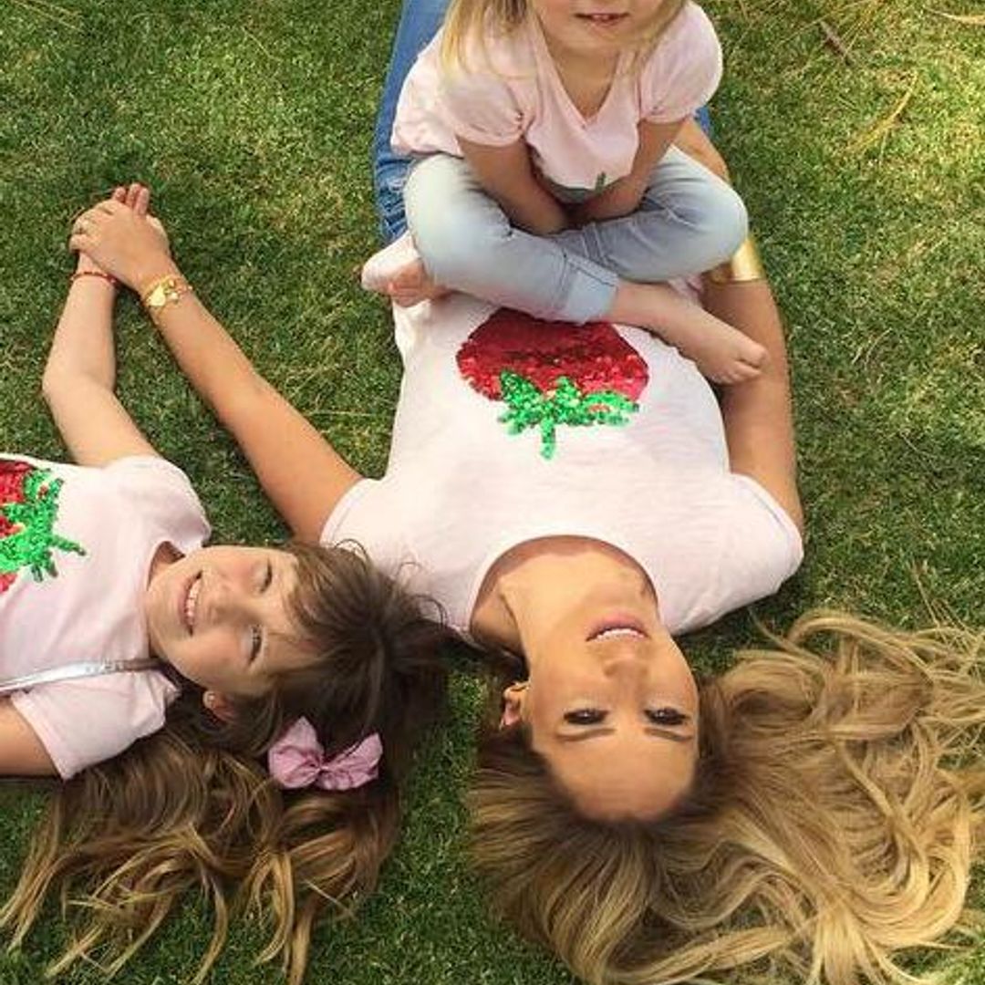 Geraldine Bazán y sus hijas